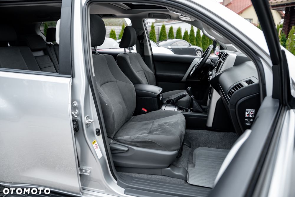 Toyota Land Cruiser LC 3.0 D-4D Premium 7os - 27