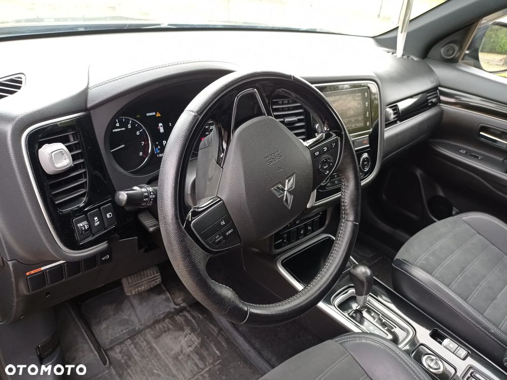 Mitsubishi Outlander - 30