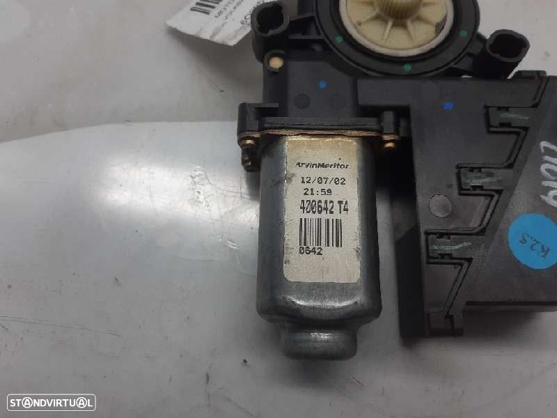 MOTOR ELEVADOR DE VIDRO FRONTAL DIREITO VOLKSWAGEN POLO 2002 -6Q2959801A - 1