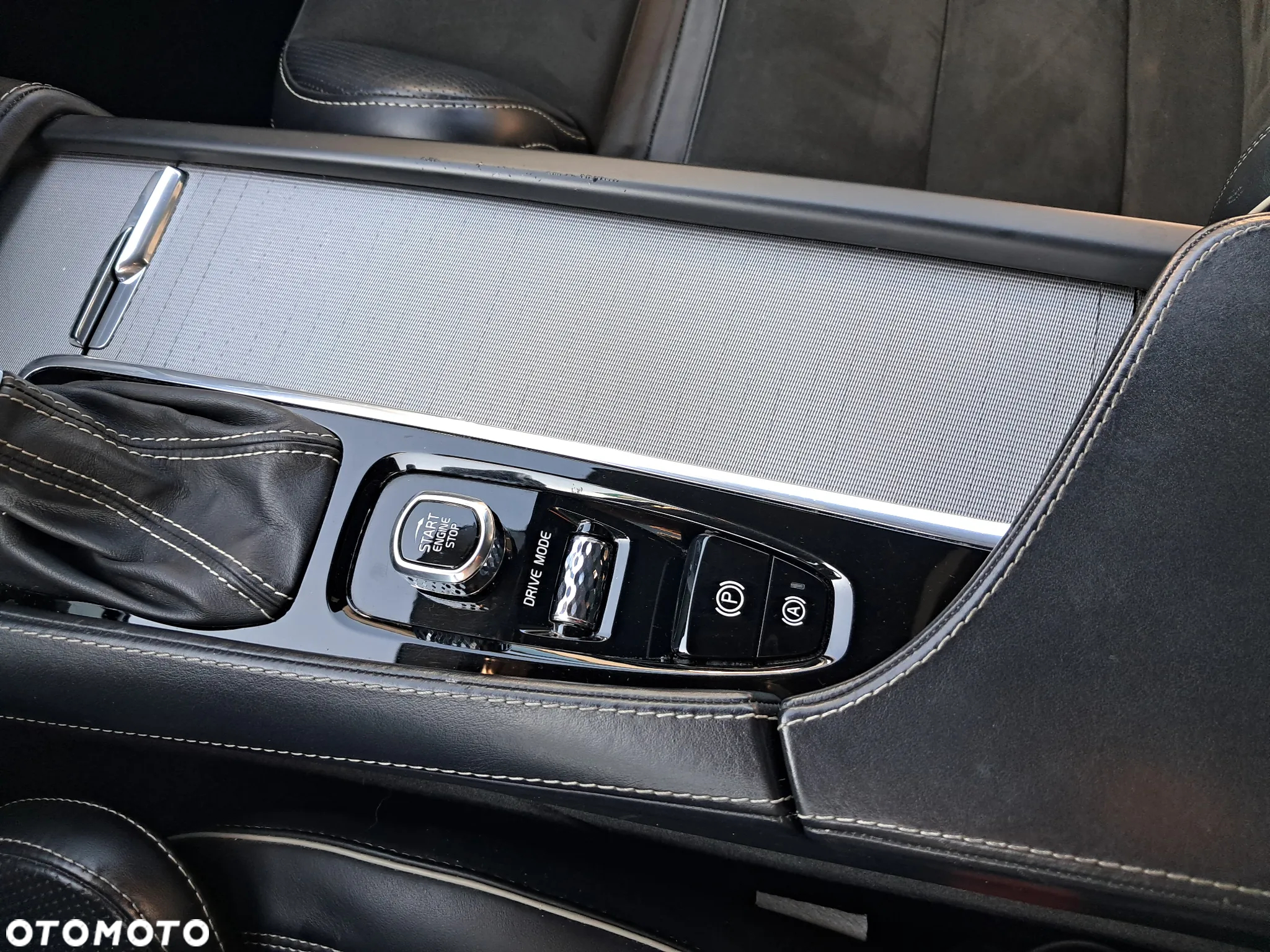 Volvo XC 90 D5 SCR AWD R-Design - 23