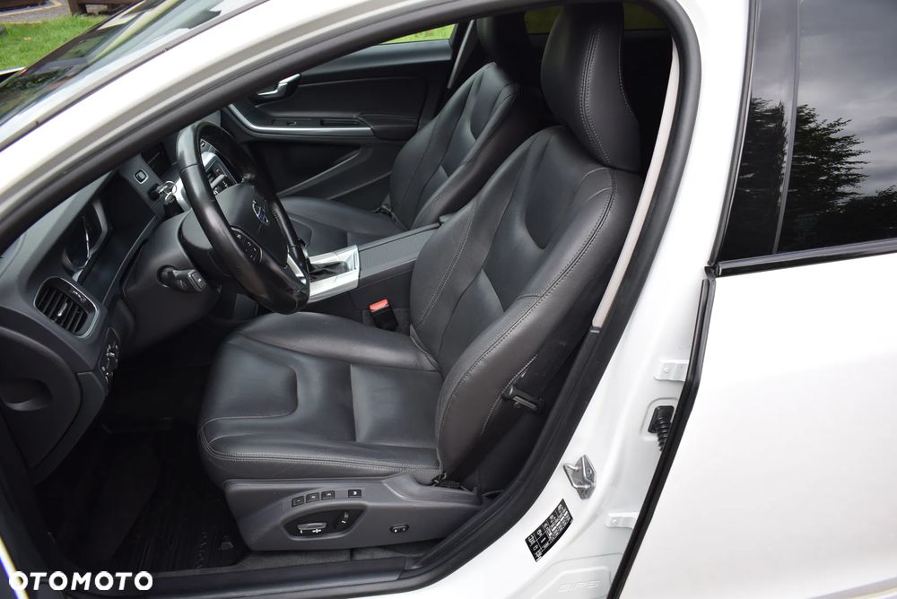 Volvo V60 Cross Country - 22