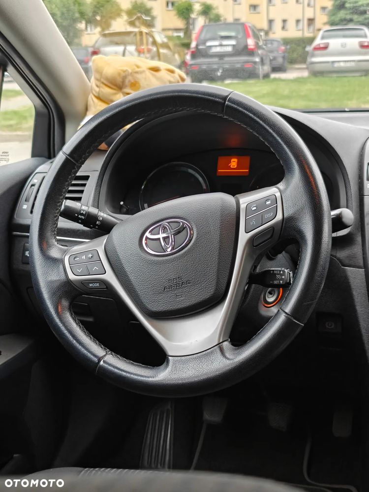 Toyota Avensis 2.0 D-4D Sol - 11