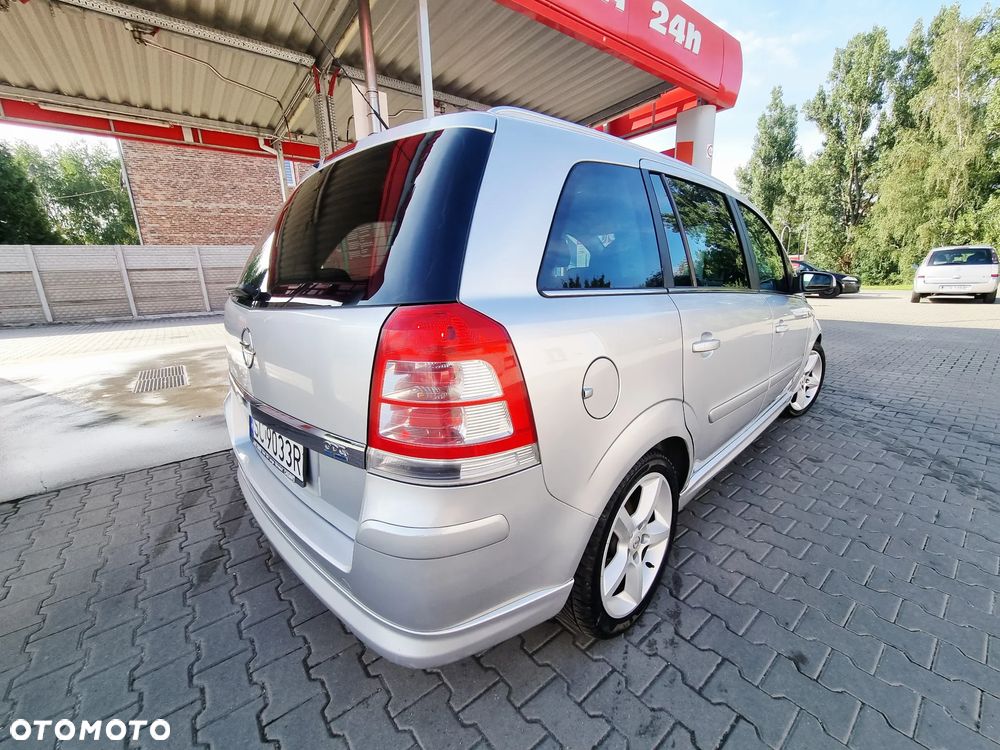 Opel Zafira 1.8 Cosmo - 31