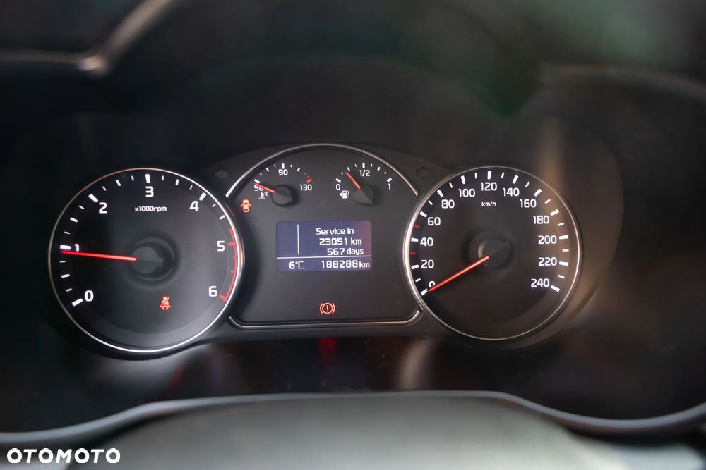 Kia Carens 1.7 CRDi XL 7os - 22