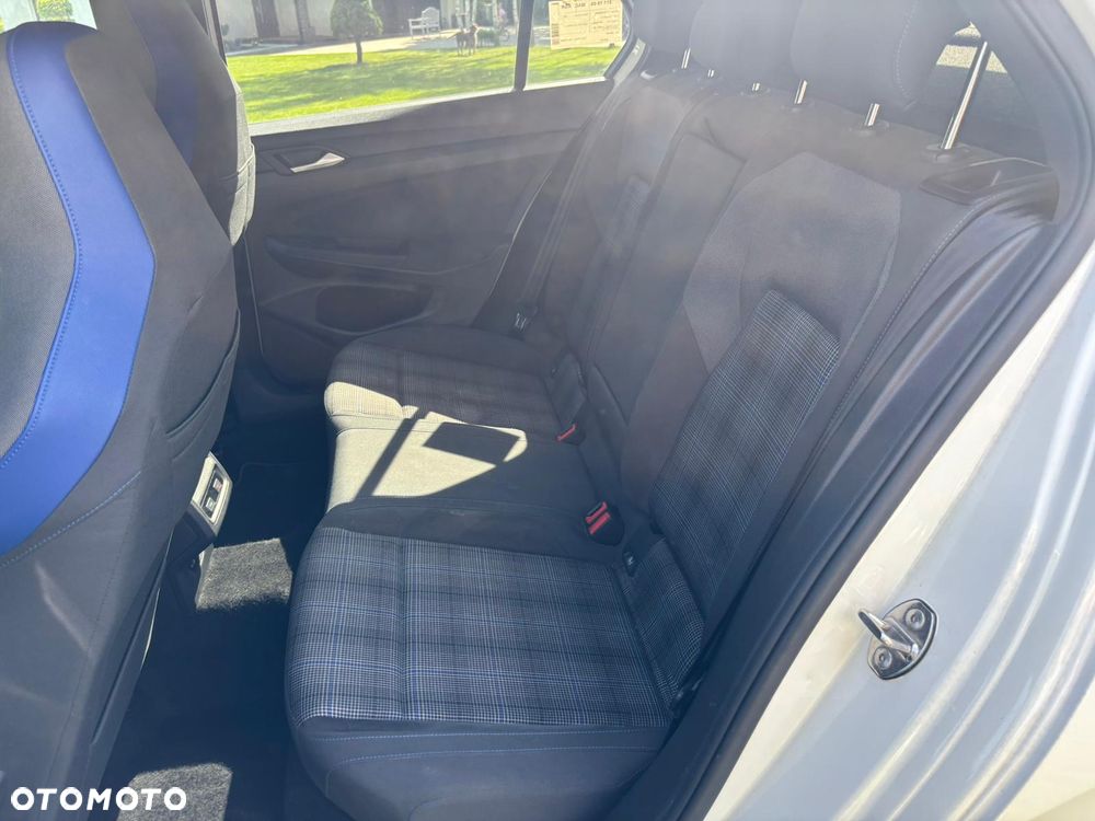 Volkswagen Golf - 24