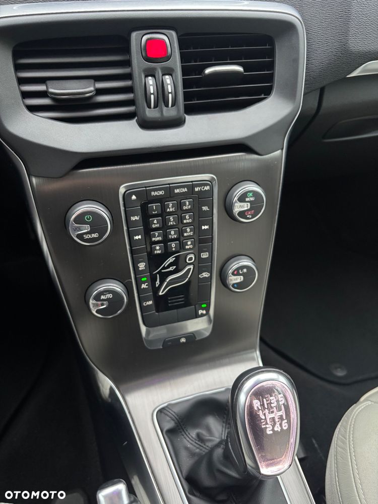 Volvo V40 D2 Momentum - 16