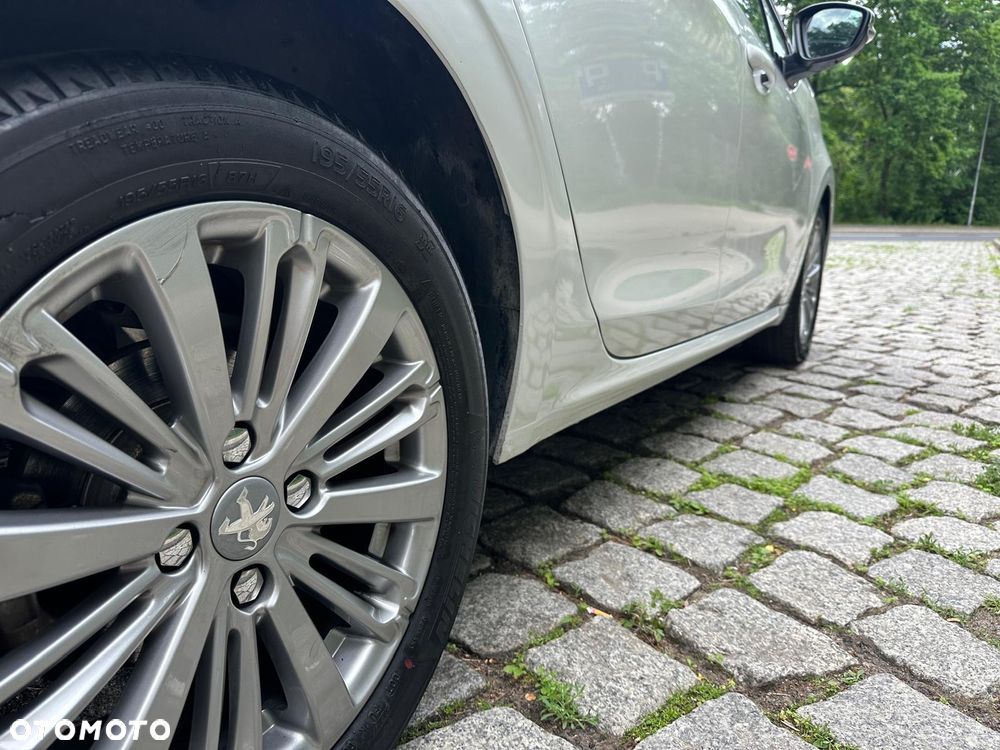 Peugeot 208 1.2 PureTech GPF Allure S&S EAT6 - 19