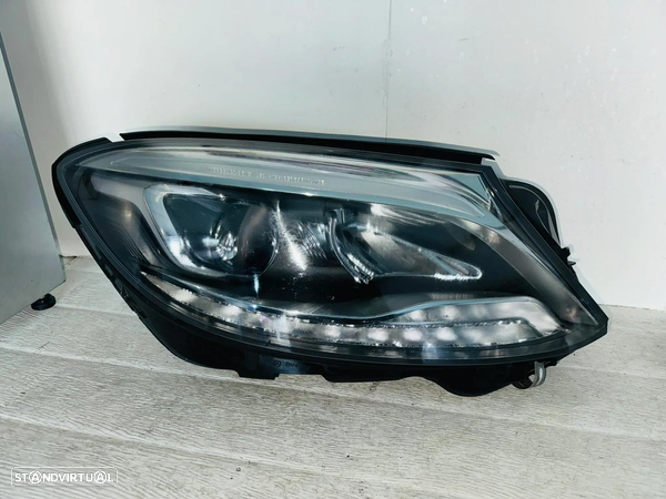 Farol de Xénon Direito Mercedes S W222 - A2229062803 - 2013 / 2020