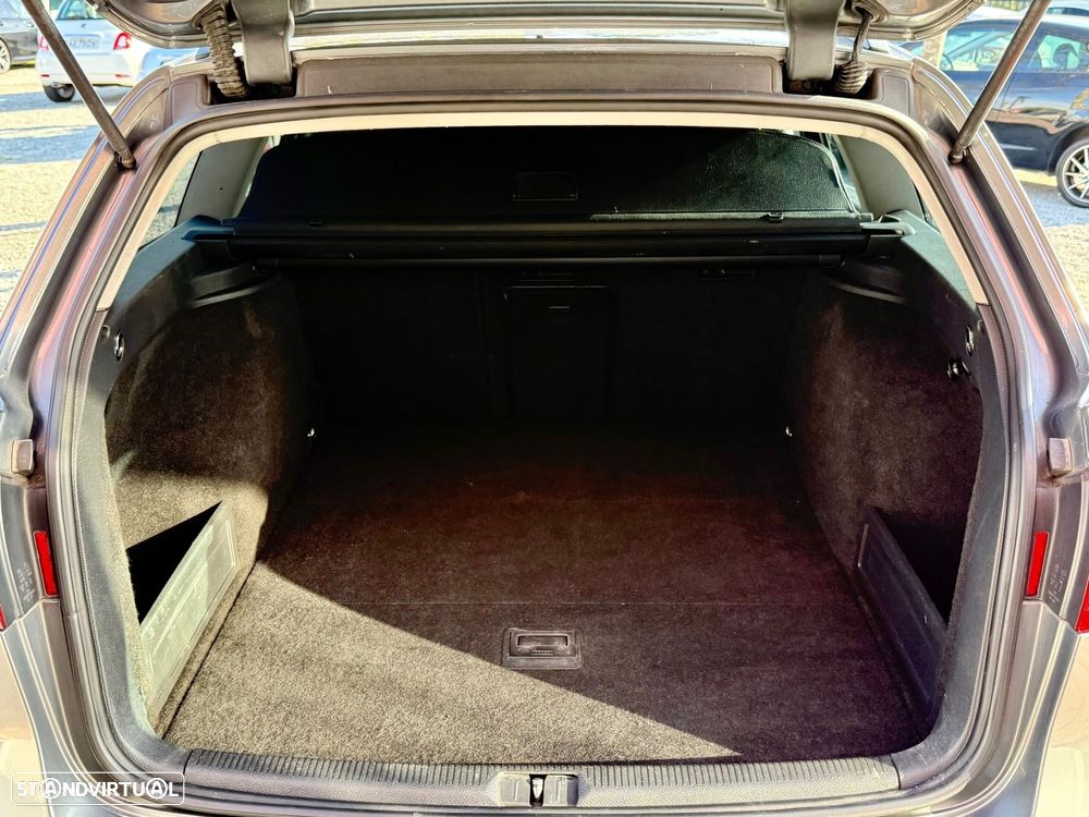 VW Passat Variant 2.0 TDi Highline - 23