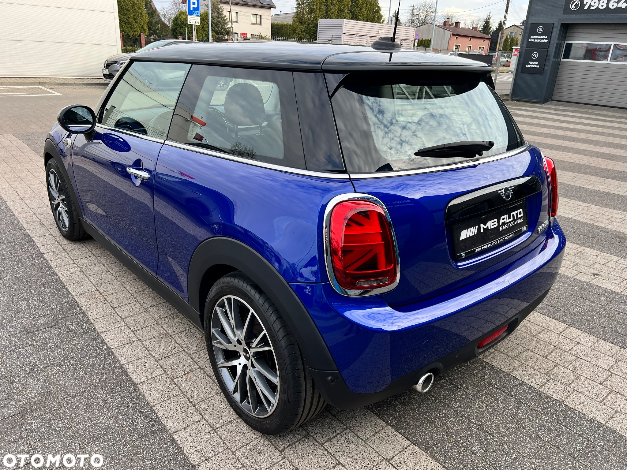 MINI Cooper Essential Trim - 8
