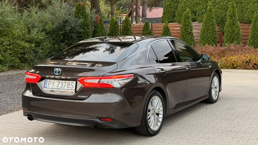 Toyota Camry - 17