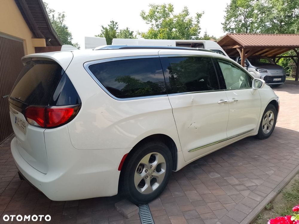 Chrysler Pacifica - 12