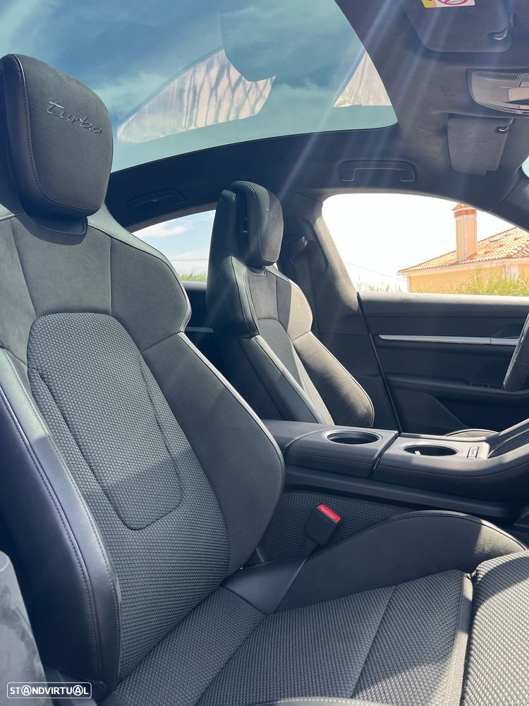 Porsche Taycan Turbo - 32