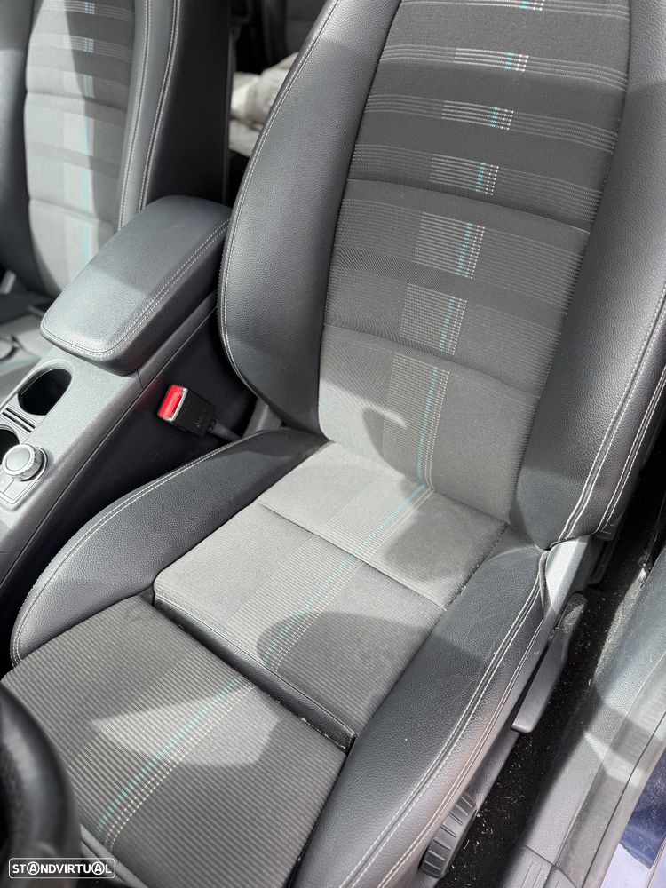Mercedes-Benz CLA 200 d Shooting Brake - 9