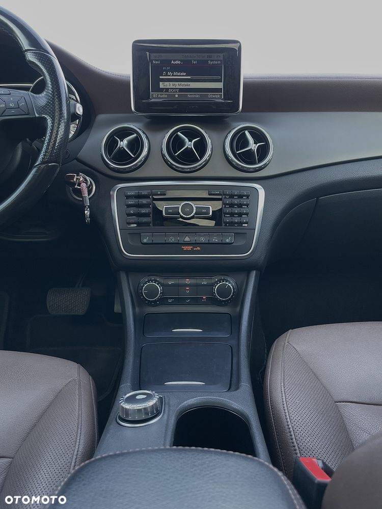Mercedes-Benz GLA - 18