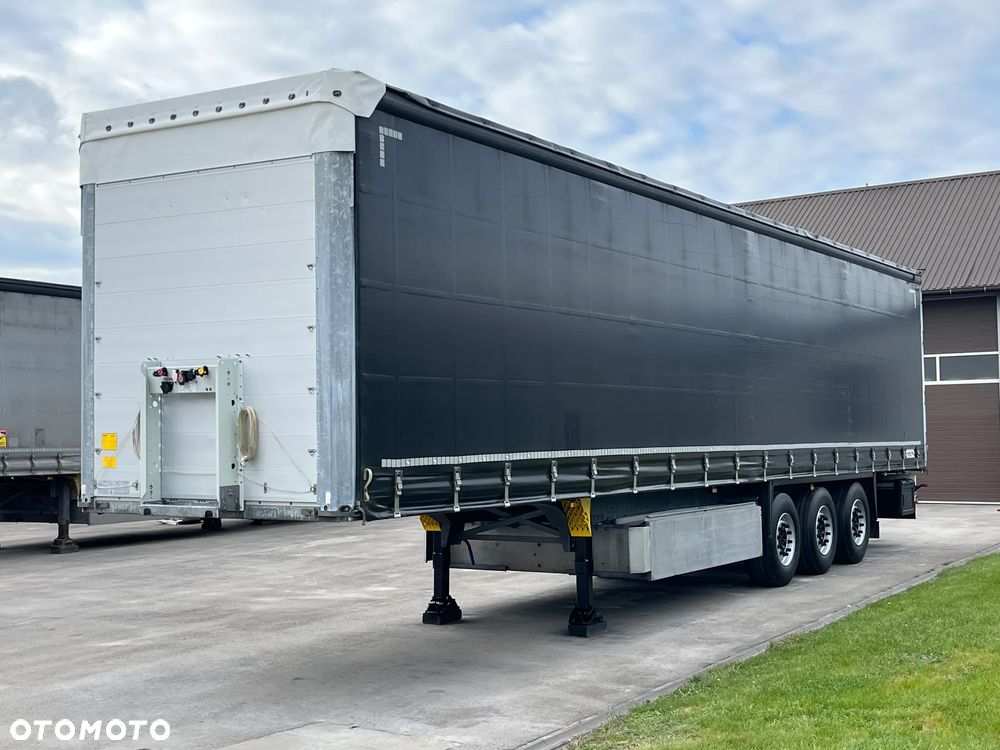 Schmitz Cargobull SCB / 2022 / FIRANKA/ NOWE OPONY / NOWE KLOCKI/ OS PODNOSZONA / KOSZ PALETOWY / CERTYFIKAT XL / ZADBANA - 3