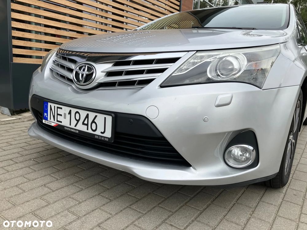 Toyota Avensis 1.8 Premium - 13