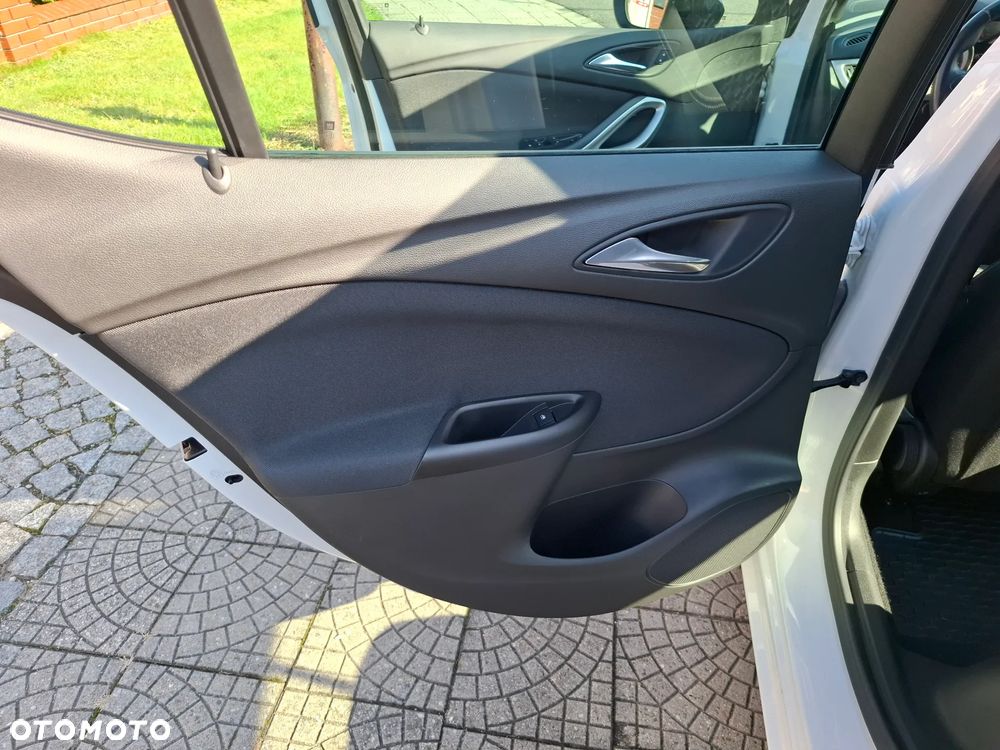 Opel Astra V 1.2 T GS Line S&S - 28