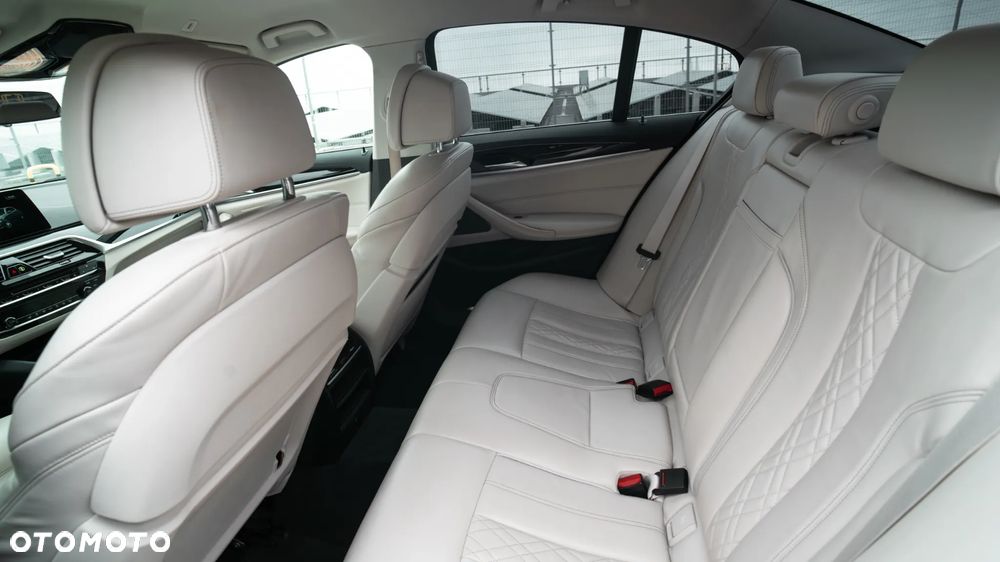 BMW Seria 5 540i xDrive Sport Line sport - 11