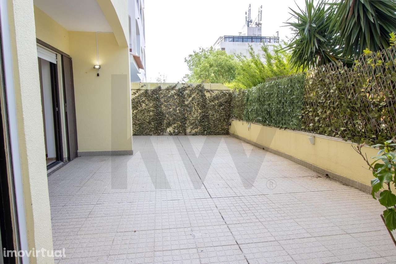 Apartamento T3 com terraço para venda no Bairro do Rosário - Grande imagem: 4/30