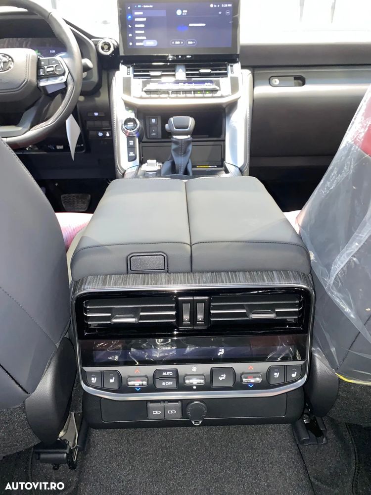 Toyota Land Cruiser 300 - 16