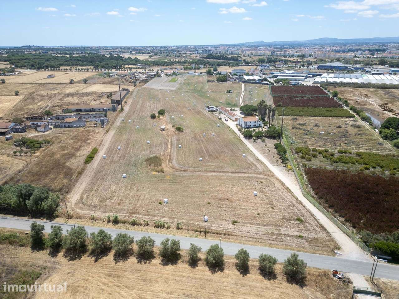 Terreno para venda a 10 minutos (10 km) do campo de Tiro de Alcochete. - Grande imagem: 2/18