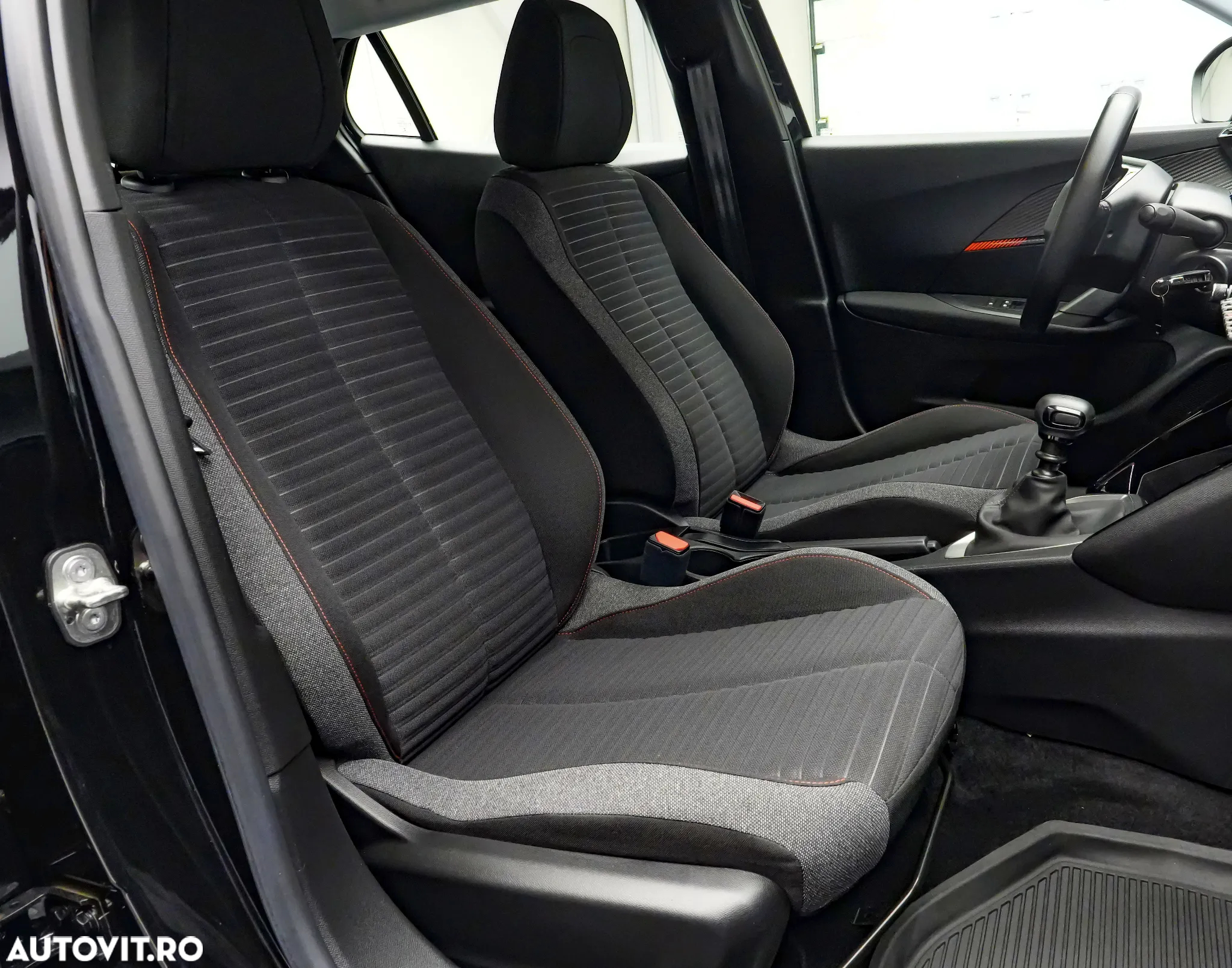 Peugeot 2008 1.2 L PureTech STT Allure - 14