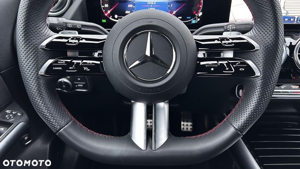 Mercedes-Benz GLA 200 AMG Line - 15