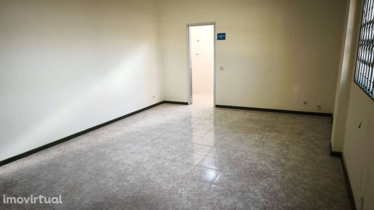 Excelente armazém de 4 frentes na Zona industrial Monte das Cruzes. - Grande imagem: 5/19
