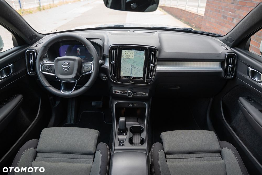 Volvo XC 40 B3 B DKG Plus Bright - 24