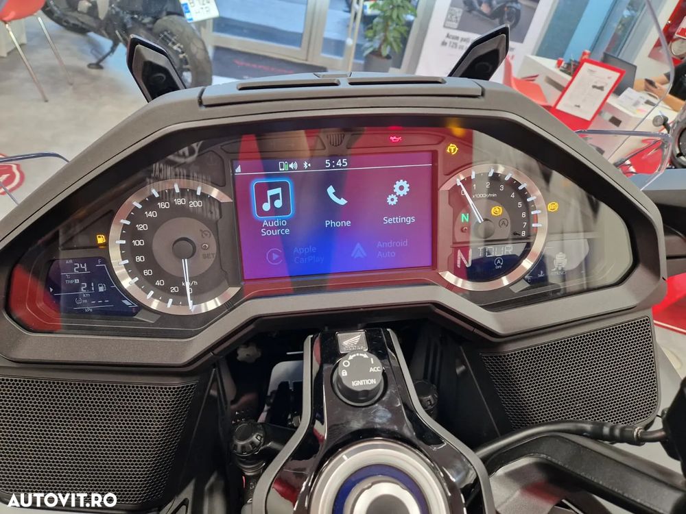 Honda GL 1800 Gold Wing - 8