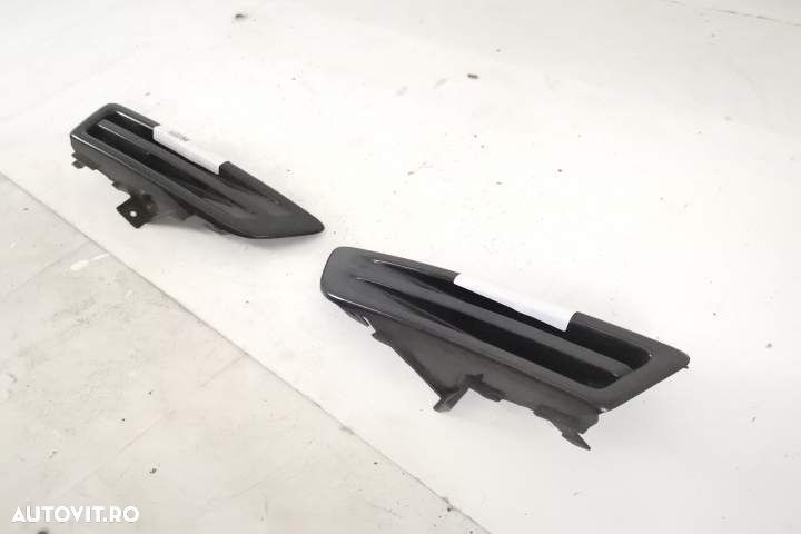 Grila Proiector Laterala Stanga Originala In Stare Buna  Land Rover  D - 3