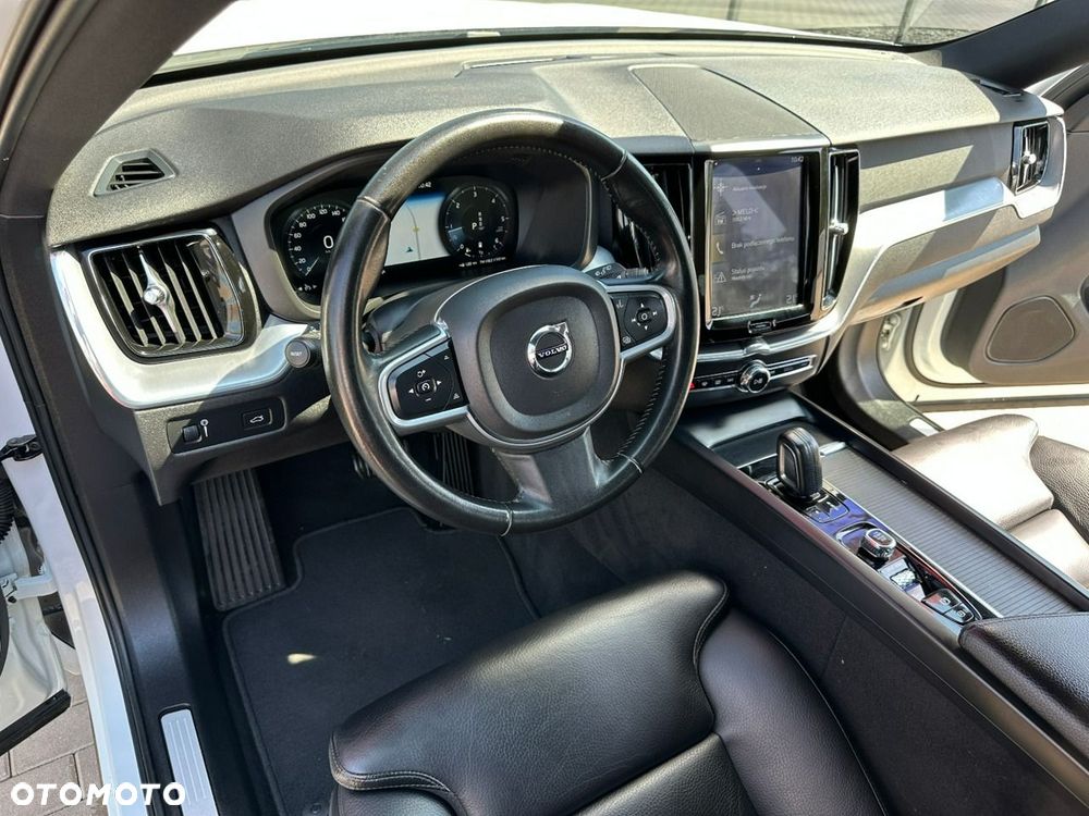 Volvo XC 60 B4 D AWD Geartronic Momentum Pro - 11