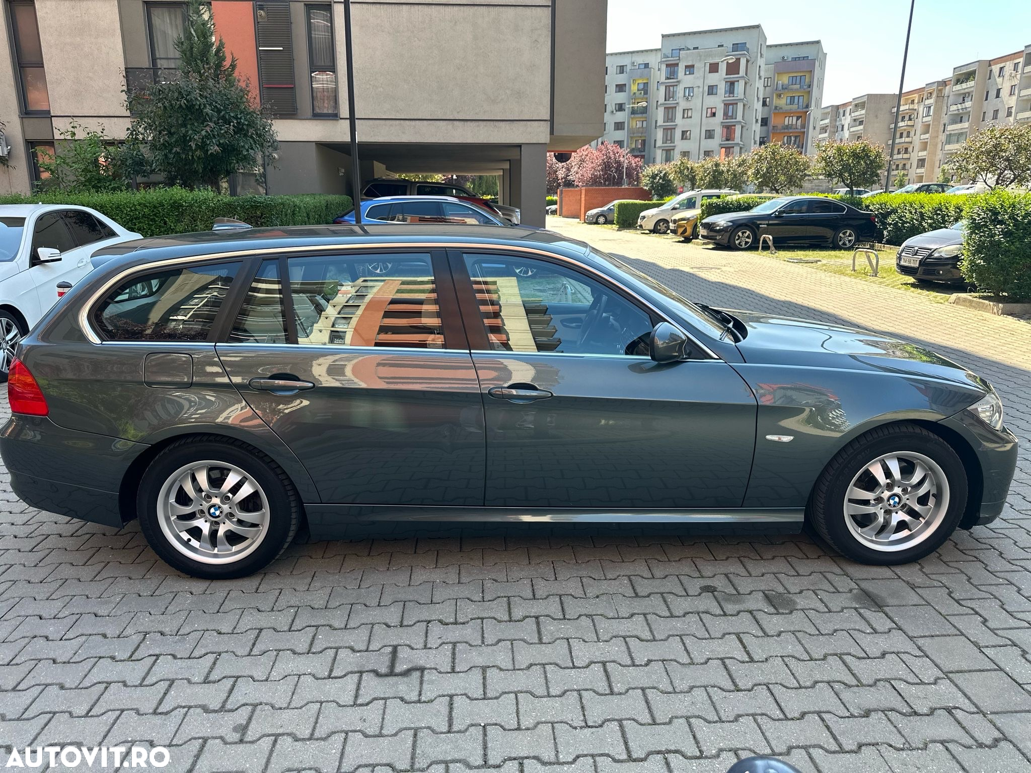 BMW Seria 3 318d DPF Touring - 13