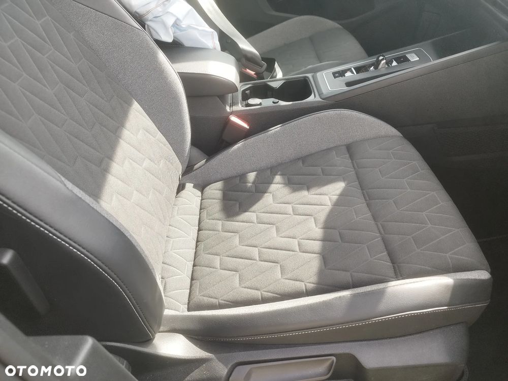 Volkswagen Golf 1.5 eTSI OPF DSG Goal - 10