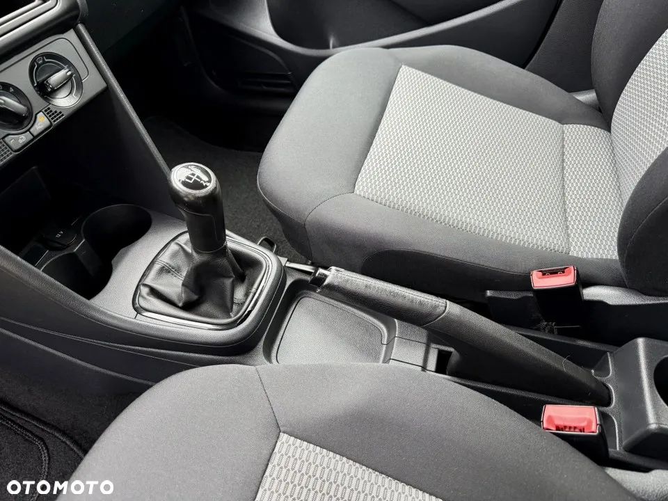 Volkswagen Polo 1.4 16V Comfortline - 24