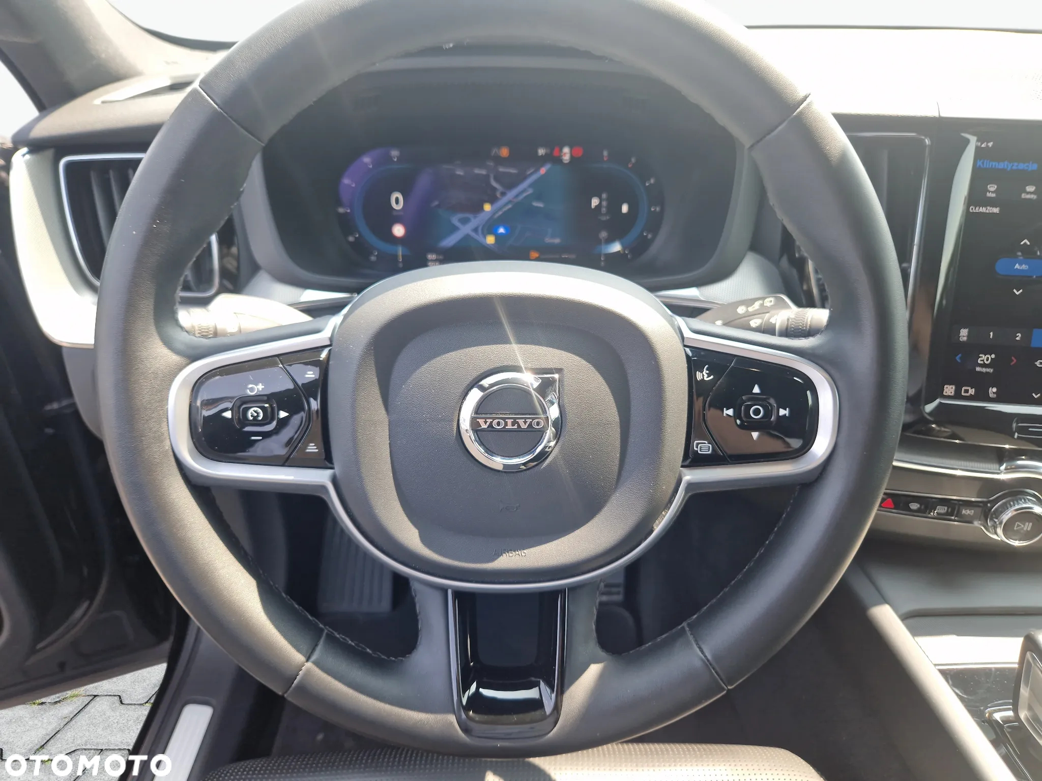 Volvo XC 60 D5 SCR AWD R-Design - 22