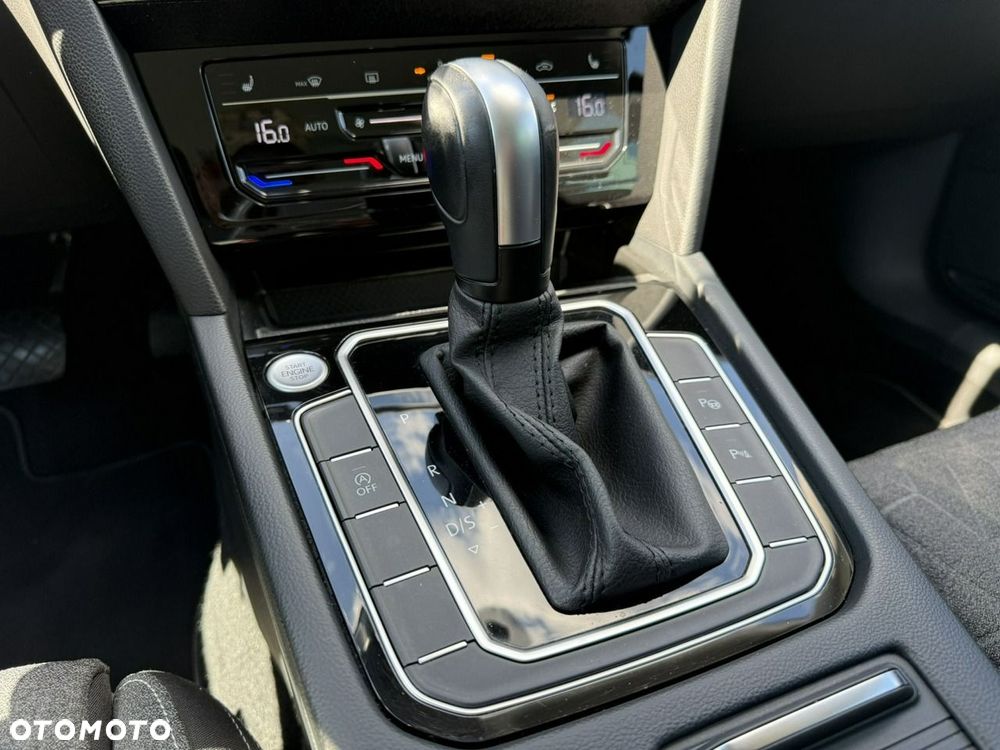 Volkswagen Passat Variant 2.0 TDI EVO Business DSG - 17