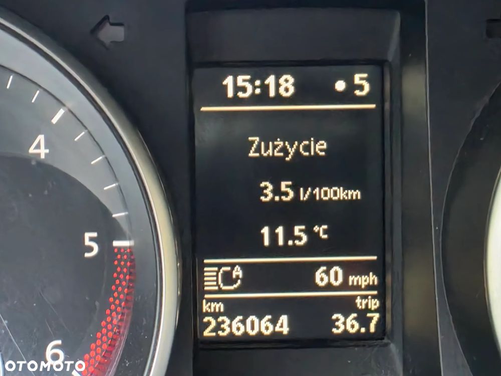 Volkswagen Golf 1.6 TDI DPF BlueMotion Technology Style - 23