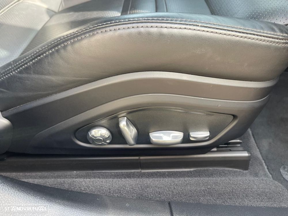 Porsche Panamera 4 E-Hybrid - 41