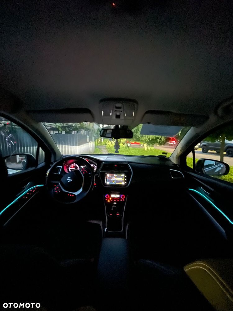 Suzuki SX4 S-Cross 1.0 T Premium - 12