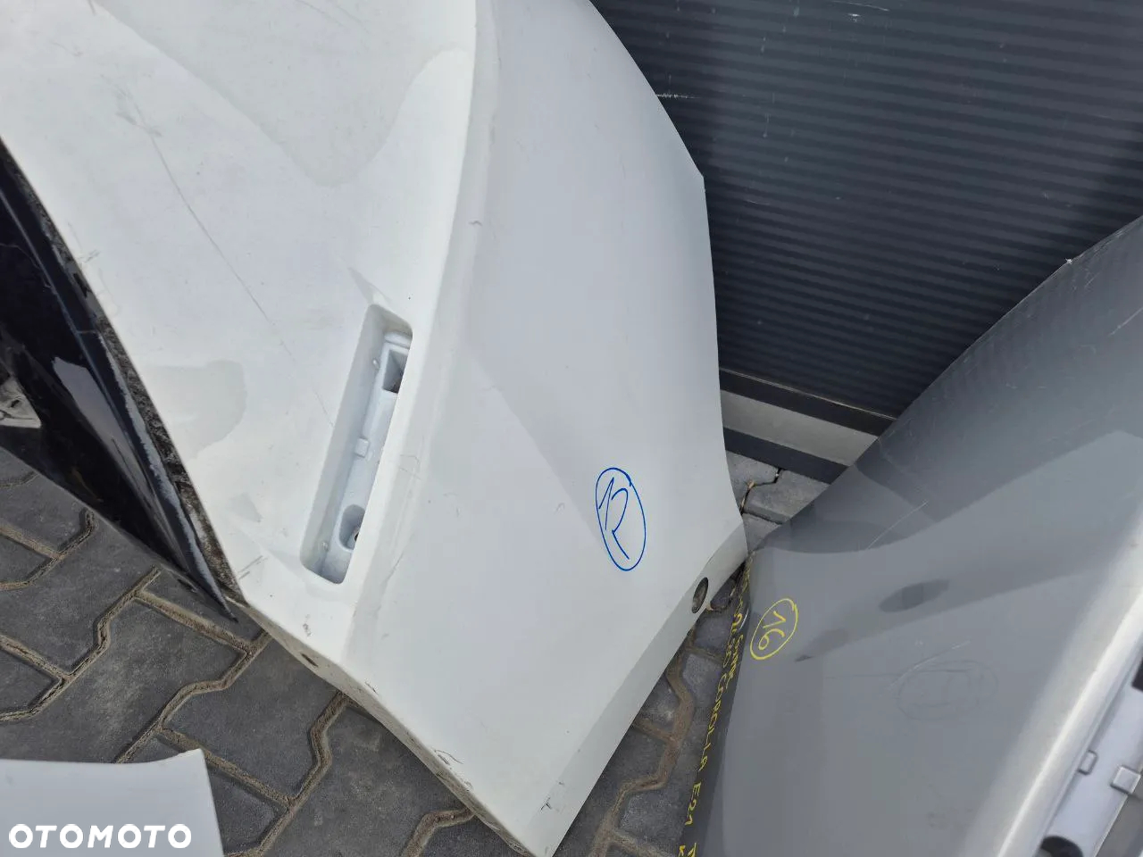 TOYOTA COROLLA E21 KOMBI ZDERZAK TYLNY (dostępne 7 zderzaki) - 4