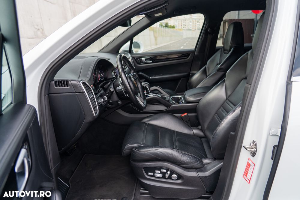 Porsche Cayenne Standard - 4