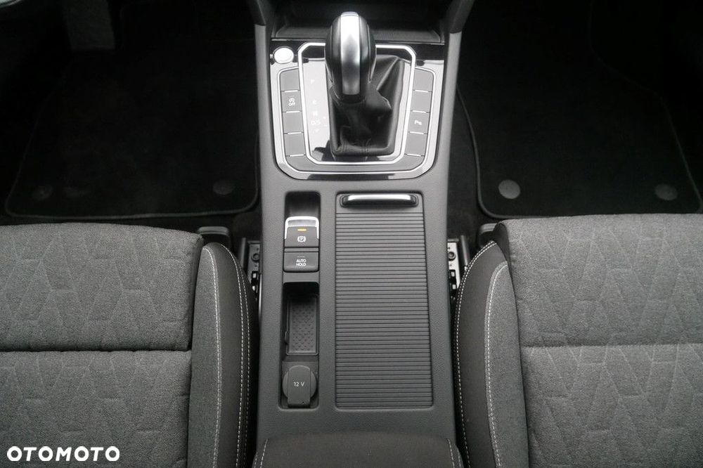 Volkswagen Passat Variant 2.0 TSI Business DSG - 11