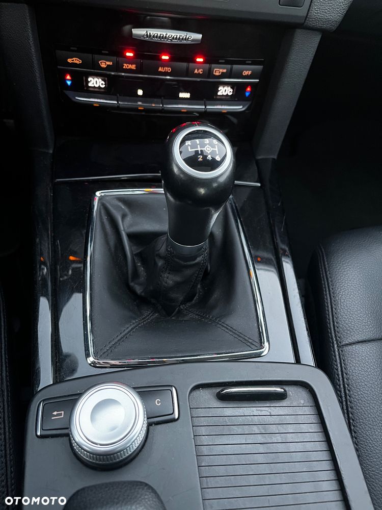 Mercedes-Benz Klasa E 200 CGI BlueEffICIENCY Avantgarde - 23