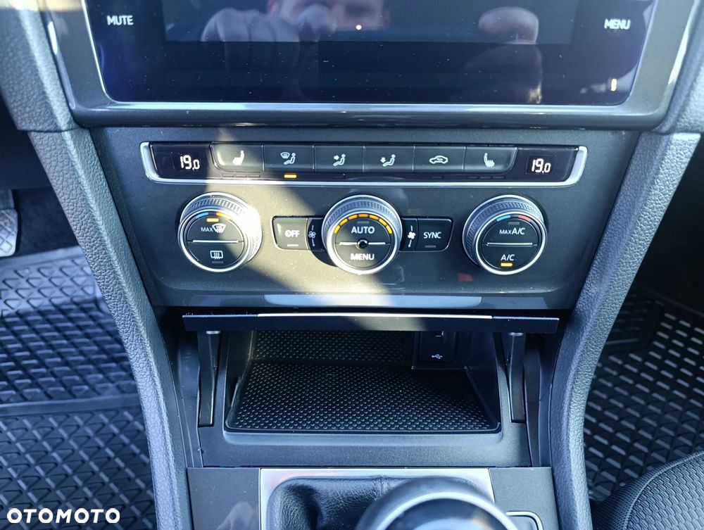 Volkswagen Golf 1.0 TSI BlueMotion Comfortline - 23