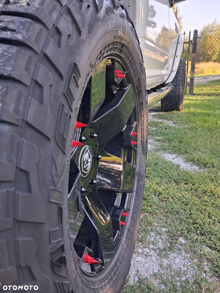 Dodge RAM - 8