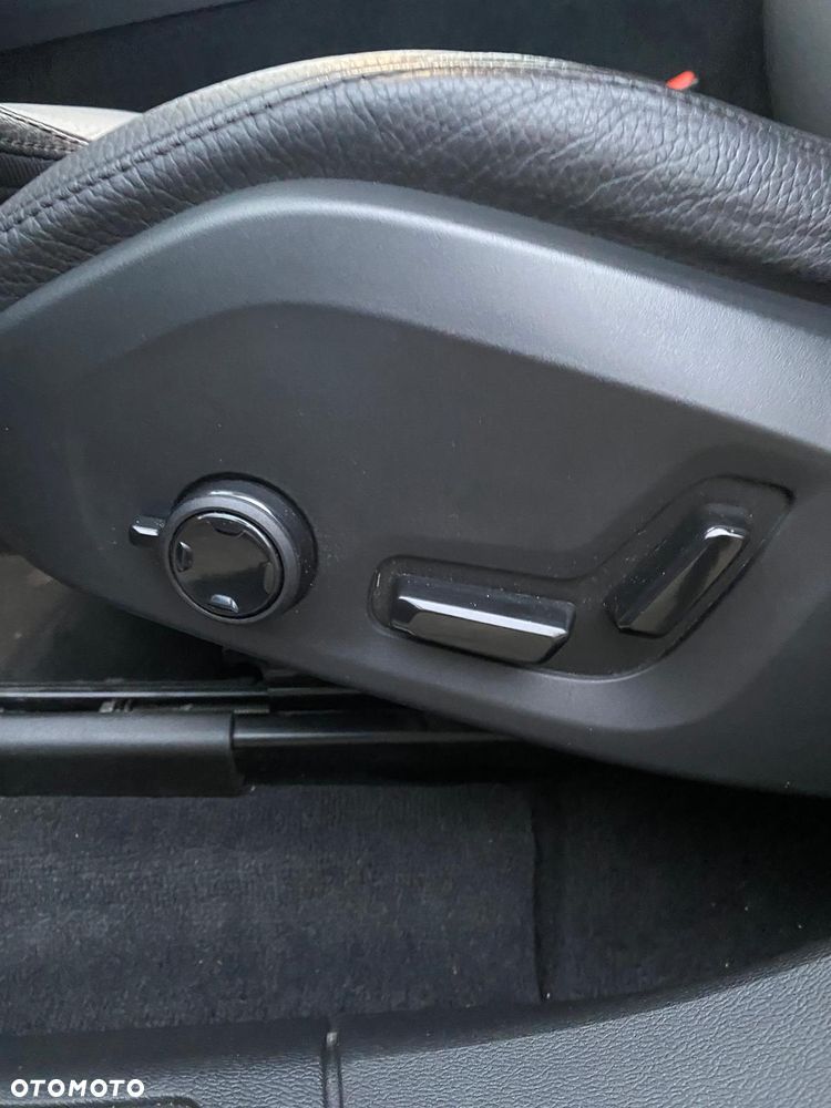 Volvo XC 60 B4 D Ultimate Dark - 14