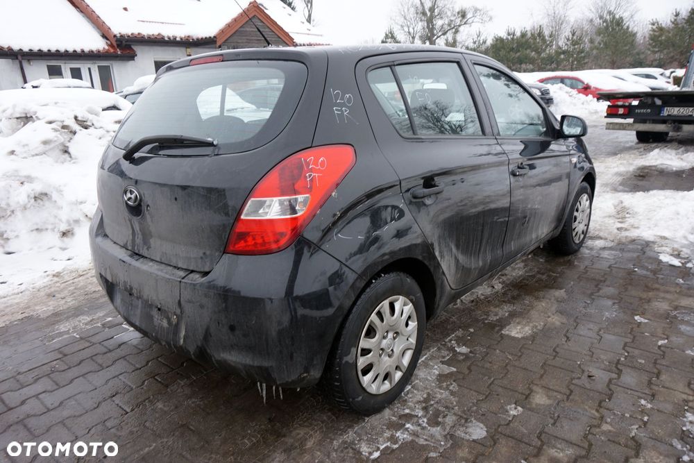 HYUNDAI I20 I 5D HB 2011 FR 1.2 16V G4LA 78KM CZARNY na części - 5