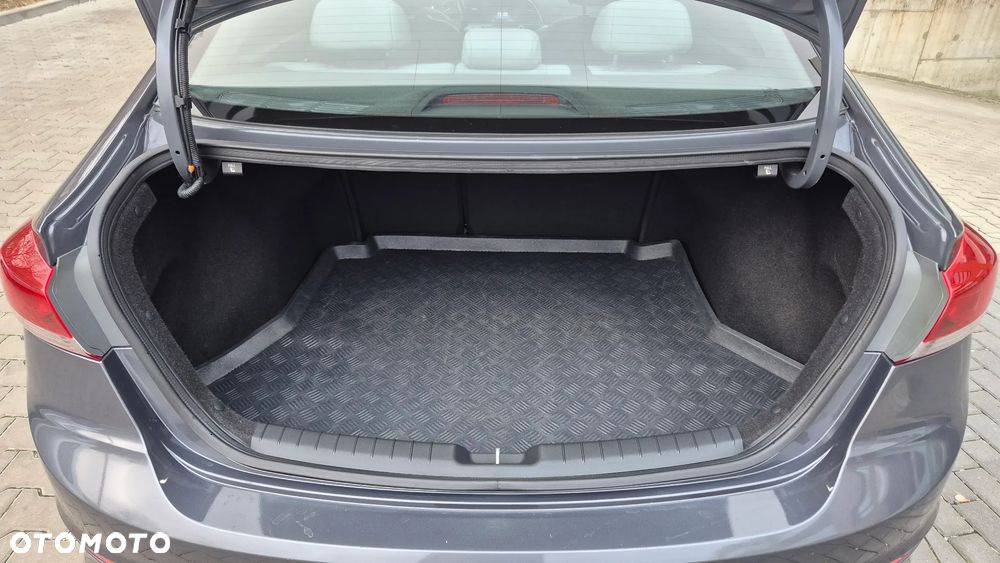 Hyundai Elantra 1.6 Style - 9